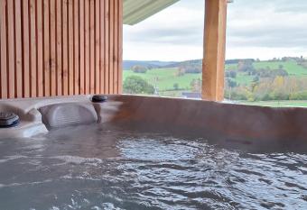 Lu B   mont has Balcony rooms