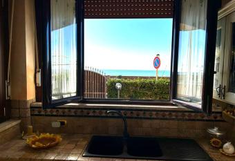 Casa Vacanze Vanessa House has rooms with a private hot tub