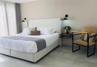 Urban Chapalita has Balcony rooms