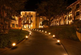 Hotel Intersur La Cumbre allows 18 year olds to book a room