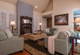 The Sage Cottage has Balcony rooms