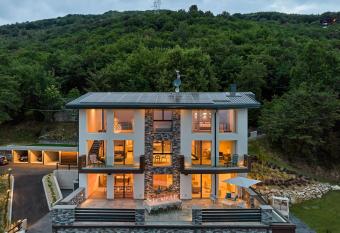 Loft experience Amore & Psyche a Carobais 7 has rooms with a private hot tub