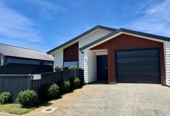 Modern Family Pad In Cromwell allows 18 year olds to book a room