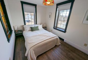 Beautiful River View Apt in Wine Country allows 18 year olds to book a room