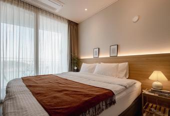                                 -Luxe       ,            ,             ,                ,              allows 18 year olds to book a room