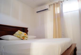 Casita Marl  n Quepos allows 18 year olds to book a room