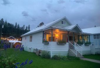 The Flat Spot has Balcony rooms