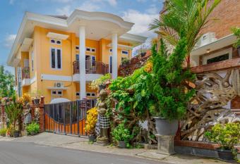 Amartha Indotama Guest House has Balcony rooms