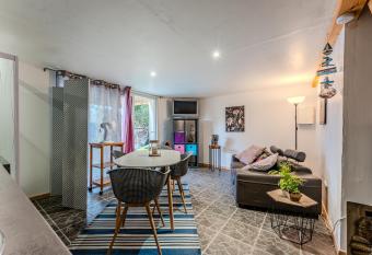 Duplex    deux pas de l oc  an has Balcony rooms