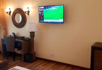 HUNTERS TUUTI has Balcony rooms