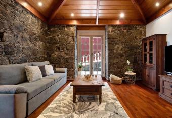 La Planta Vieja has Balcony rooms