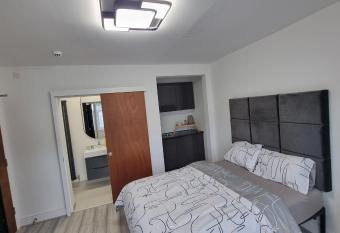 St Albans Stylish Suite with kitchenette has Balcony rooms