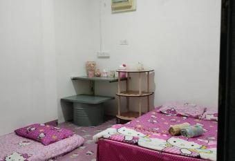 Hello Kitty Homestay has Balcony rooms