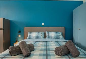 Frida s Home for 2 in Kozani allows 18 year olds to book a room