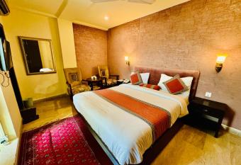 Shelton Hotel Lahore has Balcony rooms