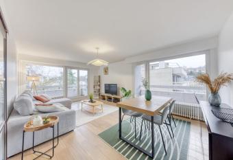 Grand appartement spacieux - Proche Paris has Balcony rooms