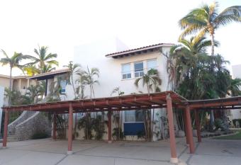 Las Quintas has Balcony rooms