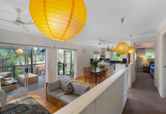 Enchanted Garden Cottage with Bikes has Balcony rooms