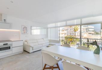 Albir Playa has Smoking/Balcony rooms