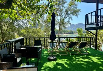 Sweed Dee Seaview Hostel allows 18 year olds to book a room