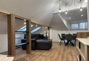                                         VIP APART HOUSE has rooms with a private hot tub