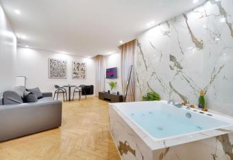 Welcome to Amor & Spa allows 18 year olds to book a room