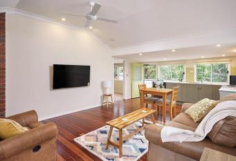 Moonya Avocado Farm Cottage - with early check-in has Balcony rooms