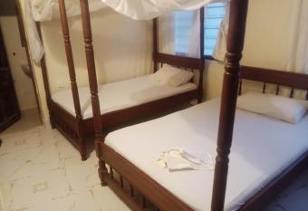 Seafront House has Balcony rooms