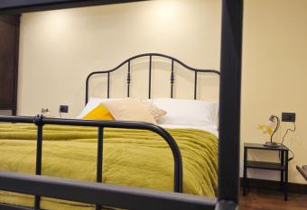 Le Moire Apartments has Balcony rooms