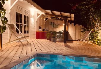 Les Coulirooms - Suite avec jacuzzi et grande terrasse allows 18 year olds to book a room