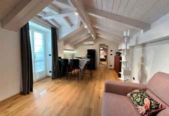 Piol42 - Affitti Brevi Italia has Balcony rooms