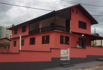 Aconchego no litoral has Balcony rooms