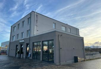 Hotel Central Vis a Vis has Balcony rooms