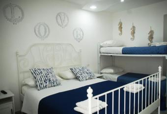 Marechiaro a Mare has Balcony rooms