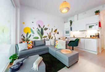 Cozy 1-bed super flat, 20 min to Helsinki/Airport has Balcony rooms