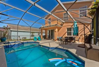 4 BR Heated Pool Home + Game Room + Sleeps 12 has Balcony rooms