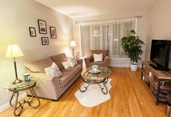                                                       DT15       has rooms with a private hot tub