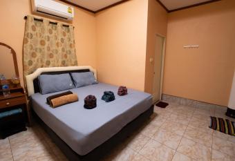 Boonsong Guest House has Balcony rooms