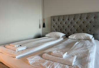 Kodikas keskustayksi   autohallipaikalla has Balcony rooms