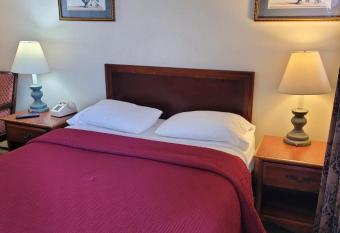 Embassy motel has Balcony rooms