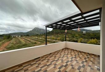 Nandi Hill View Villa has Balcony rooms