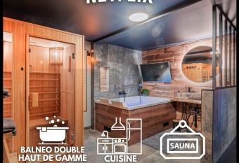 Loft sous les colombages d Alsace / Sauna / Jacuzzi / Netflix / Wifi has rooms with a private hot tub