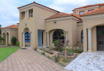 Khanai s Accommodation has Balcony rooms