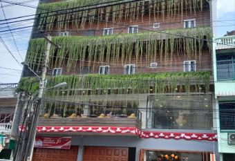 TRAVELBIZ HOTEL has Balcony rooms