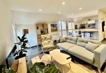 Le Central has Balcony rooms