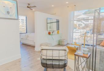 H - 1st Fl Adj has Balcony rooms