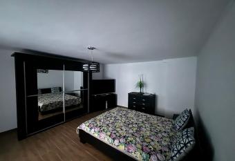 Apartament cu camera spatioasa allows 18 year olds to book a room