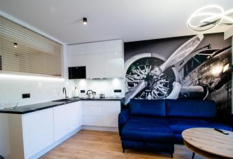 Apartament AVIATOR - lokalizacja w centrum, wysoki standard, balkon, prywatny parking has Balcony rooms