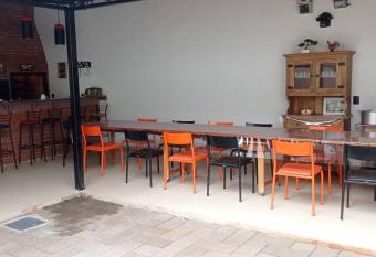 Acomoda    o e lazer no centro de Cascavel allows 18 year olds to book a room