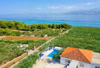 HOLIDAY HOUSE MALA  NICA has Balcony rooms